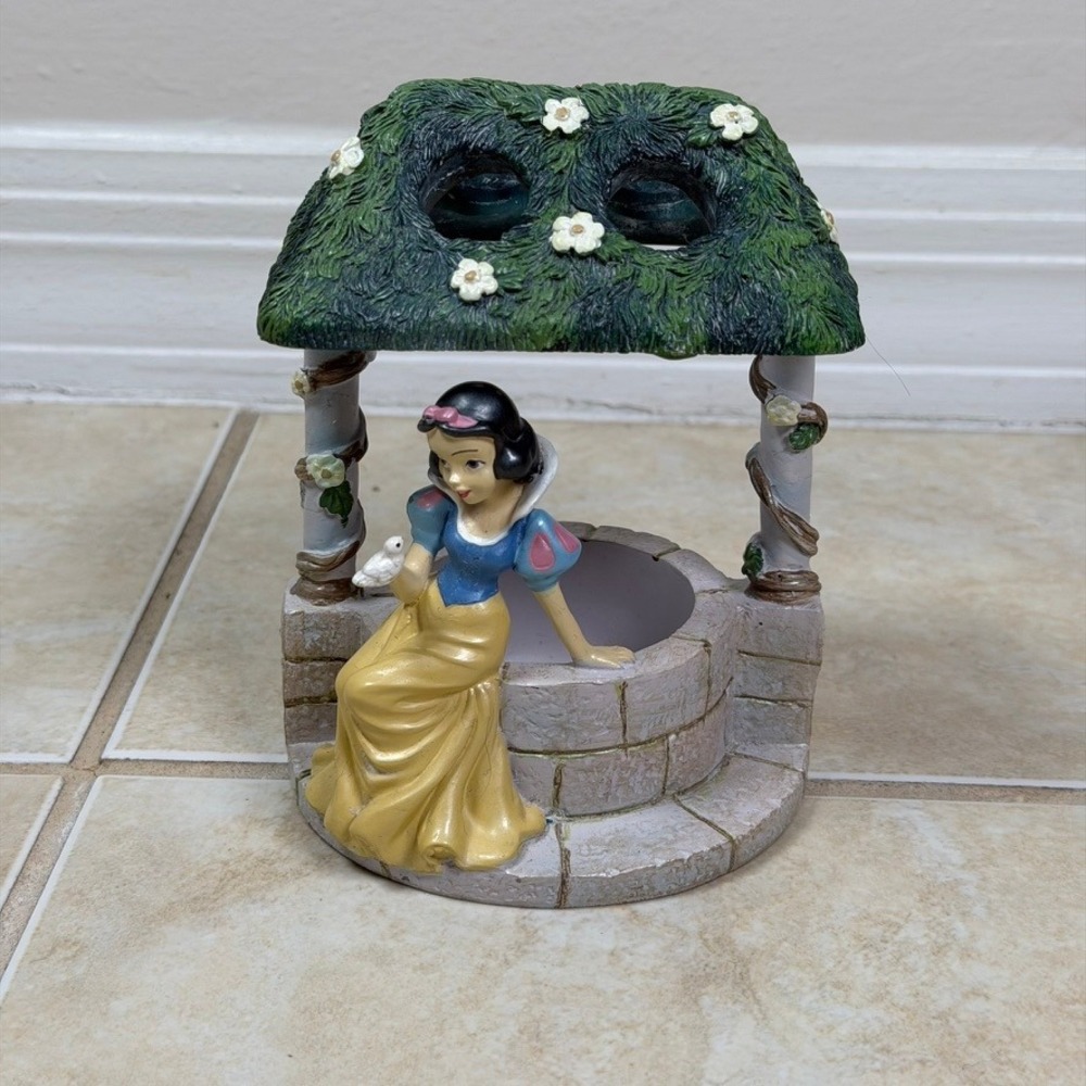 Disney Snow White Wishing Well Toothbrush Holder Blue Good Resin Decor
